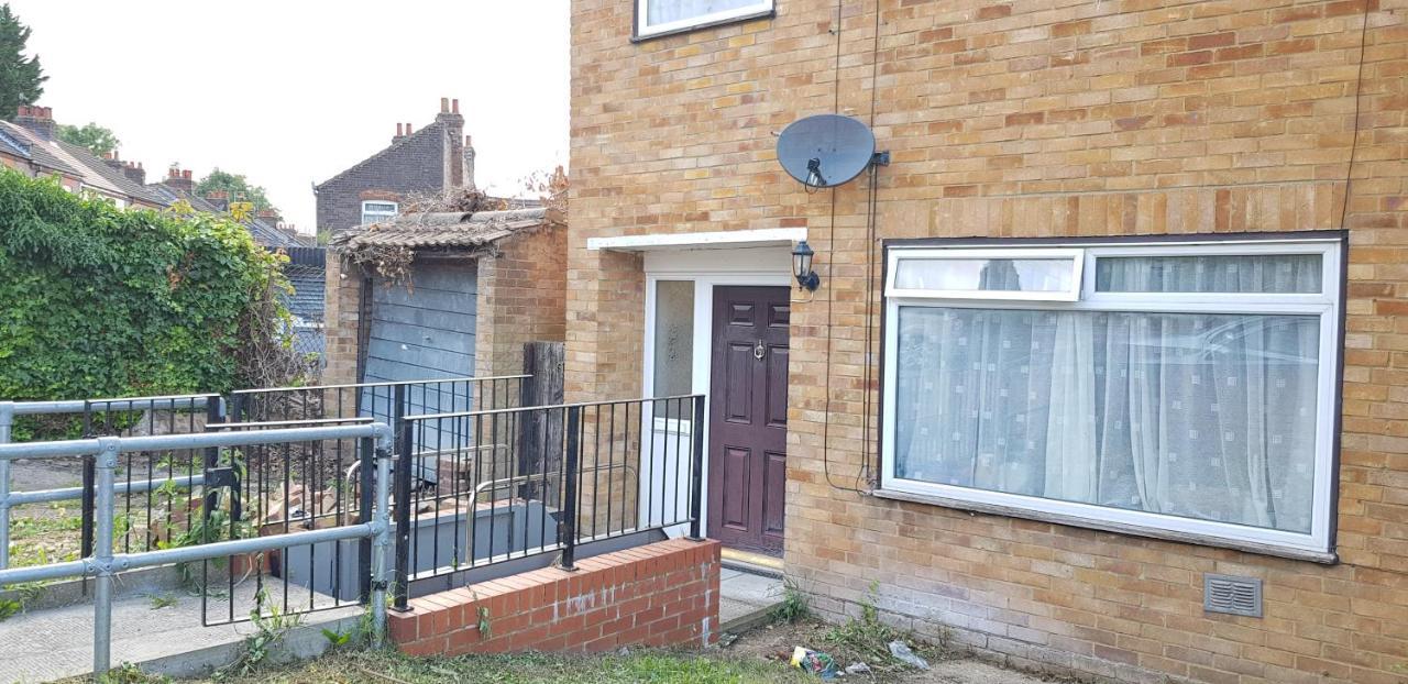61 Baker Street Lejlighed Luton  Eksteriør billede